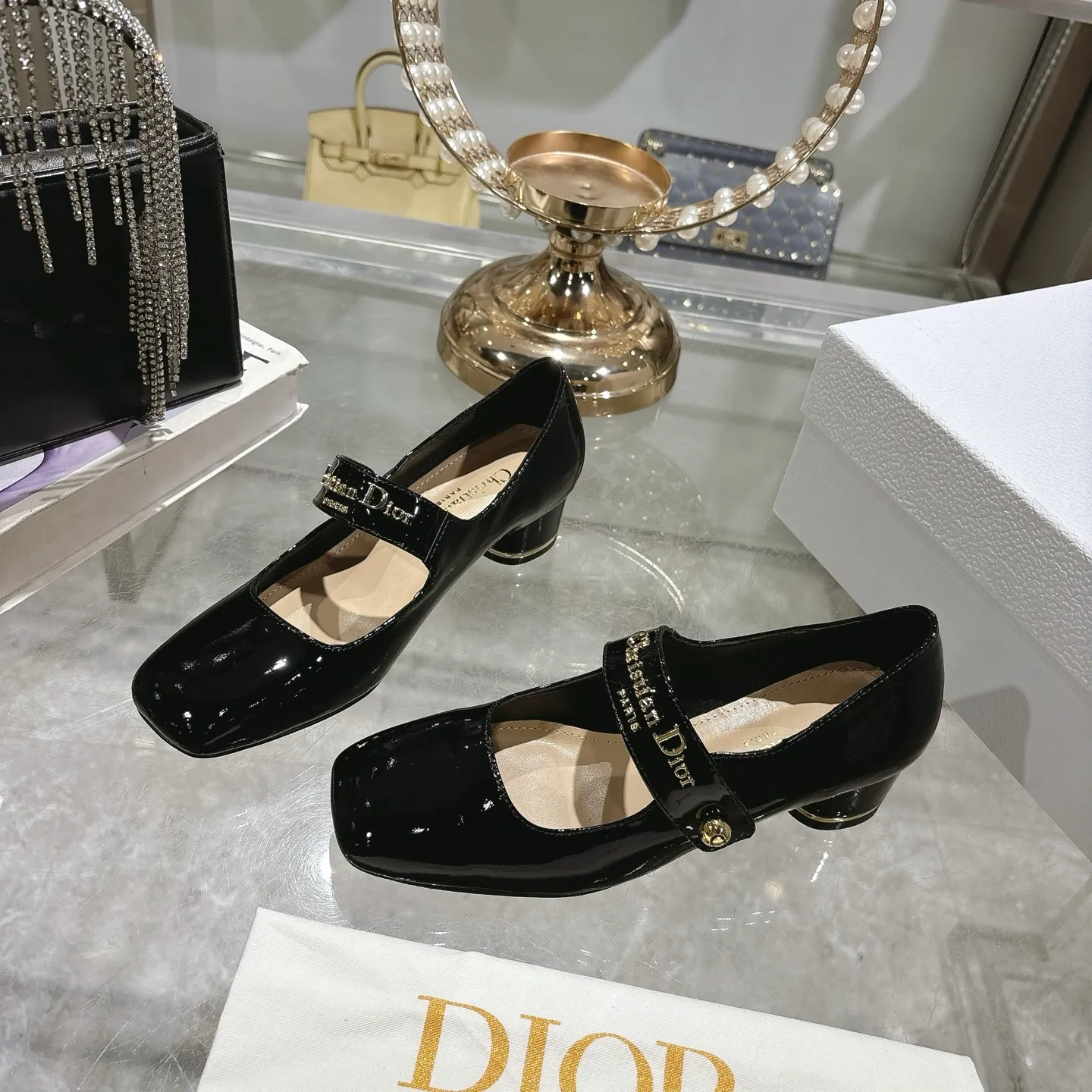 💕💕Factory direct selling price p560💕💕 💕25ss early spring new Dior Dior D-My hardware letter square toe high heels 👠This My Dior high heels are a new product in the 2025 spring and summer ready-to-wear series, showing exquisite elegance. Carefully crafted from cow leather, it is embellished with gold buckles and a metallic Christian Dior Paris logo, making it highly recognizable and highlighting Dior's extraordinary craftsmanship. Graphic style heels complement each other, making the fashionable design more elegant. Upper: cow patent leather. Inner foot pad: sheepskin. Sole: Italian genuine leather outsole. Heel height: 4cm 7.5cm. Size: 35-39 (34.40.41. Customized items are non-refundable)